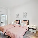 Yello Homes - Loft - Airport & Messe 6 Betten & Wifi