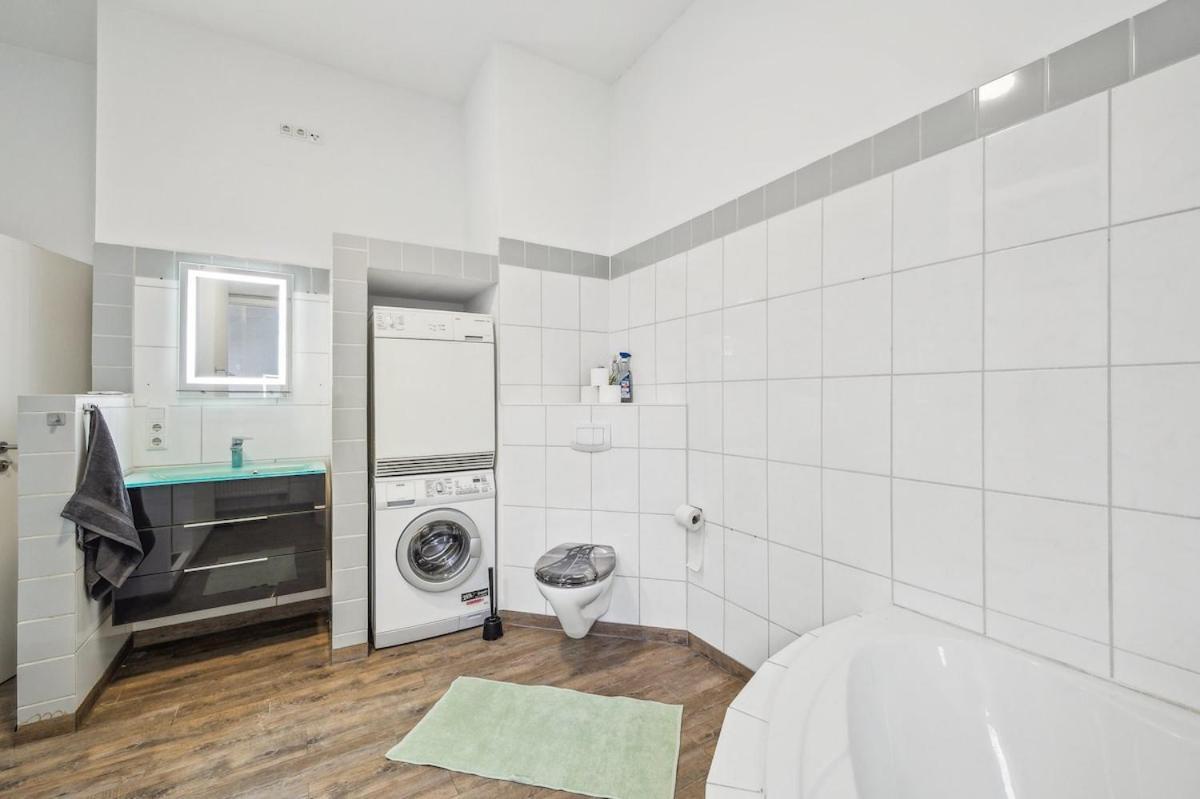 Yello Homes - Loft - Airport & Messe 6 Betten & Wifi *