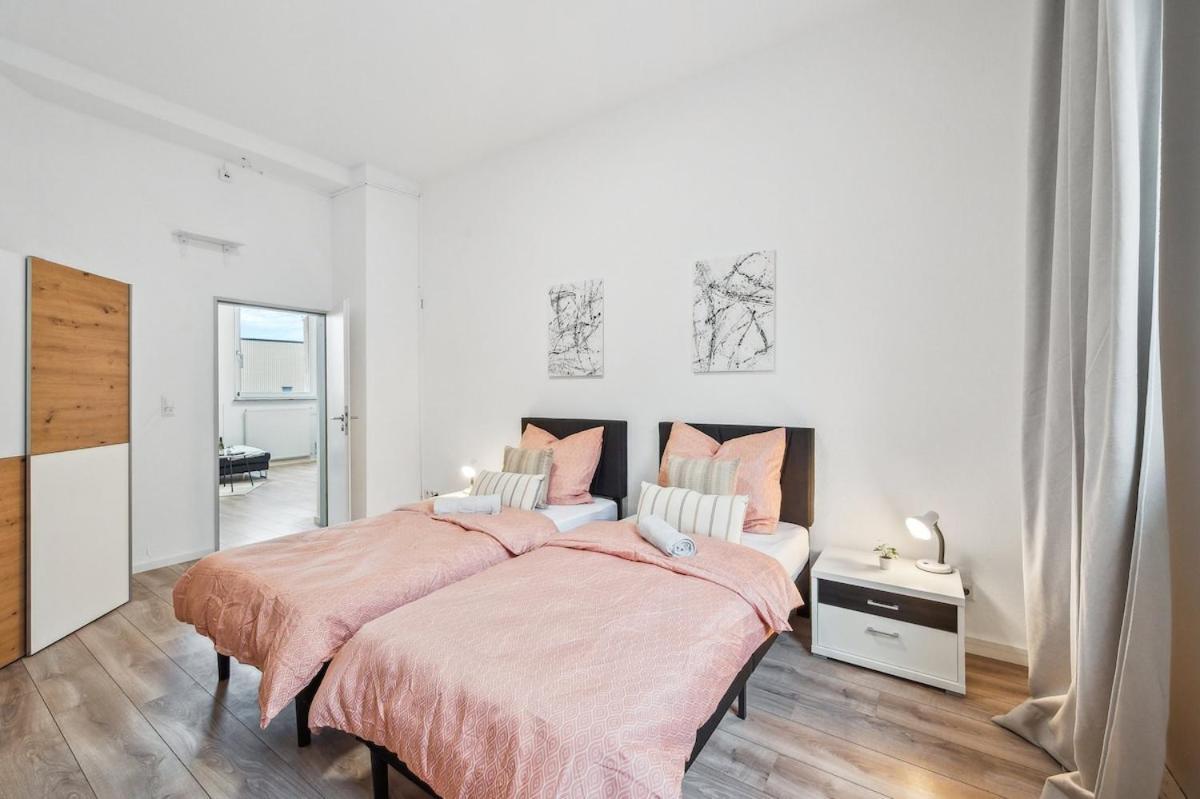 Apartment Yello Homes - Loft - Airport & Messe 6 Betten & Wifi *