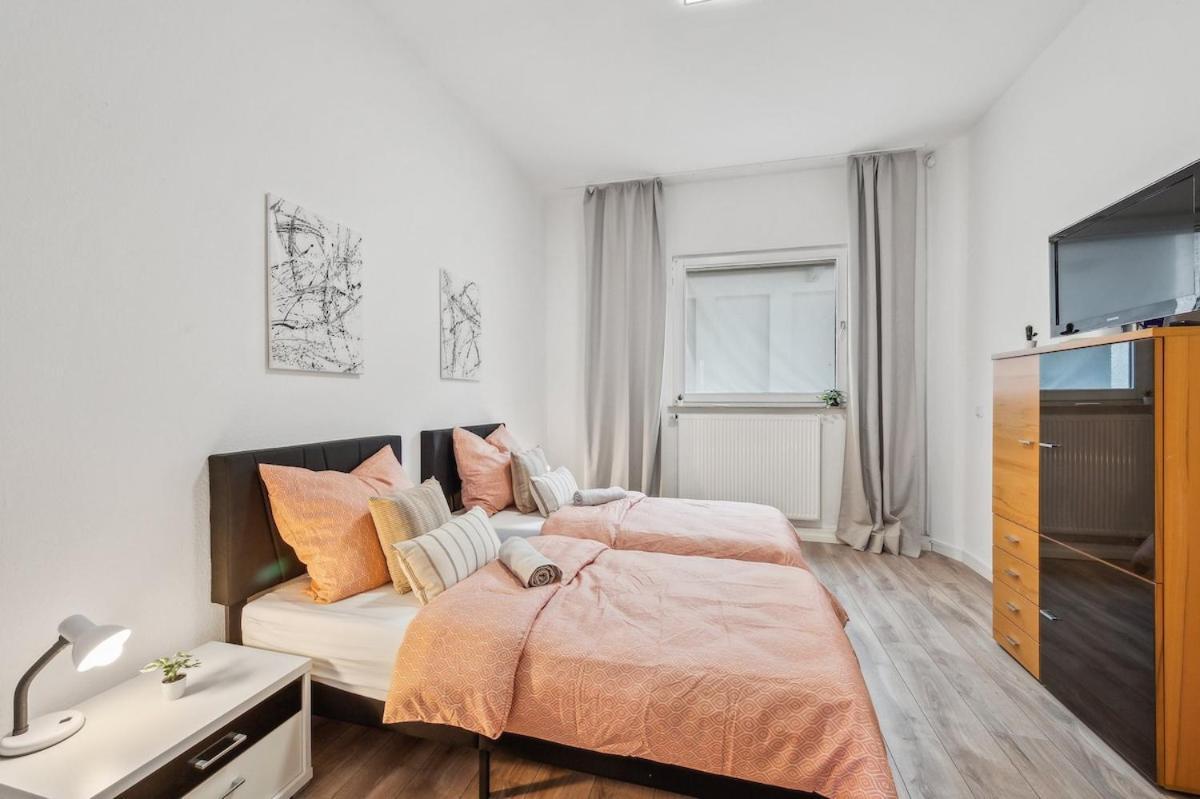 Yello Homes - Loft - Airport & Messe 6 Betten & Wifi Nürnberg