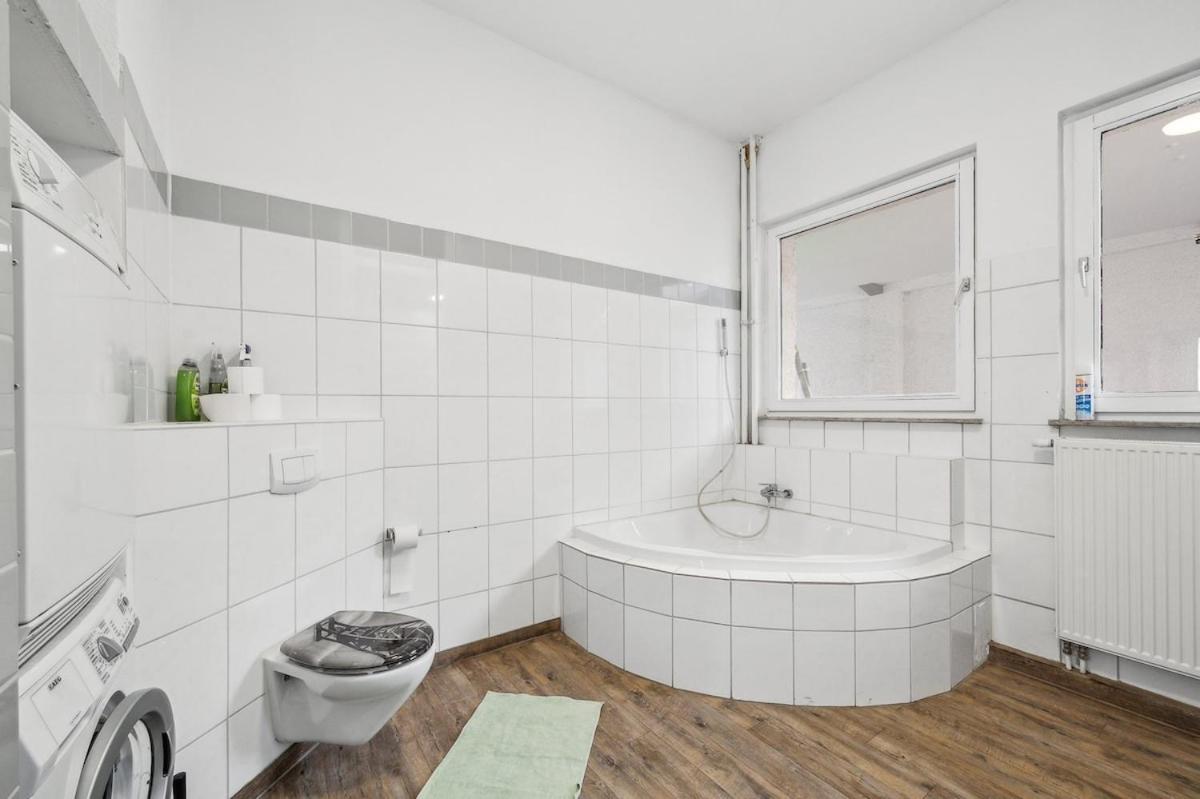 Apartment Yello Homes - Loft - Airport & Messe 6 Betten & Wifi *
