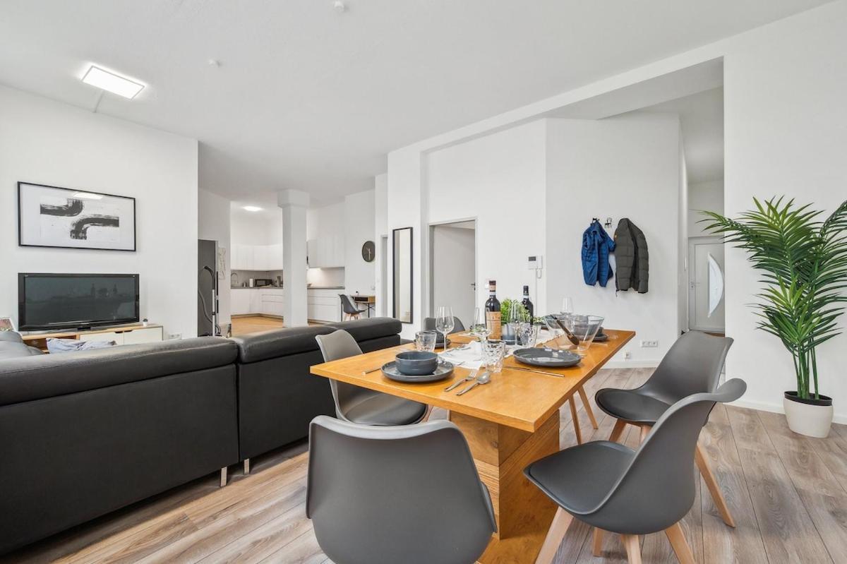 Yello Homes - Loft - Airport & Messe 6 Betten & Wifi *